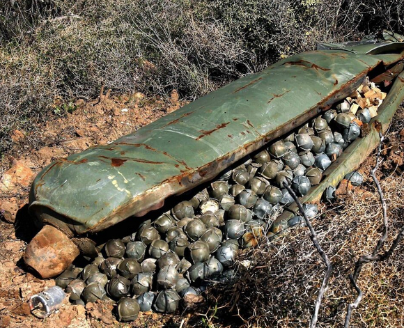 استفاده اسرائیل از بمب خوشه ای در لبنان