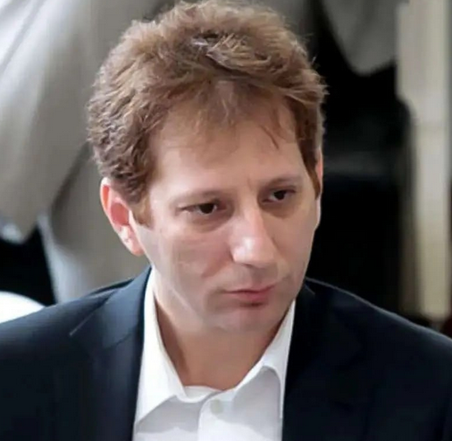 واکنش پلیس به اظهارات بابک زنجانی: خارج از اندازه خودش حرف می‌زند/ دستگاه قضایی برخورد کند